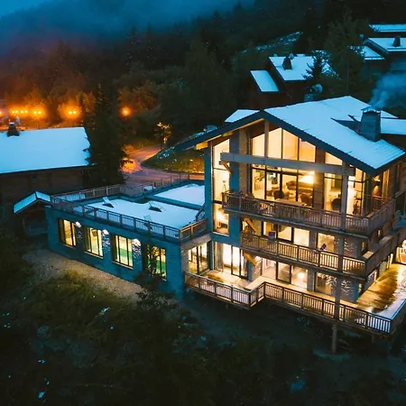Chalet 360° - Ski In, Ski Out Chalet Courchevel