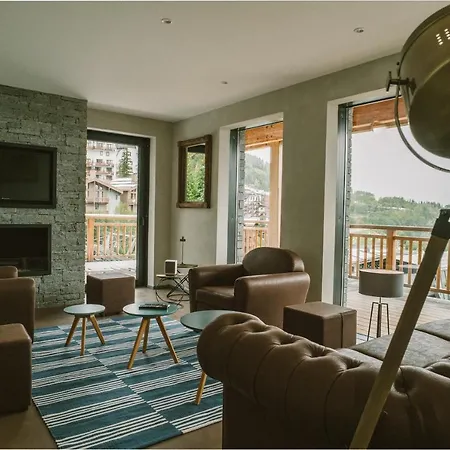 Chalet 360° - Ski In, Ski Out Chalet *