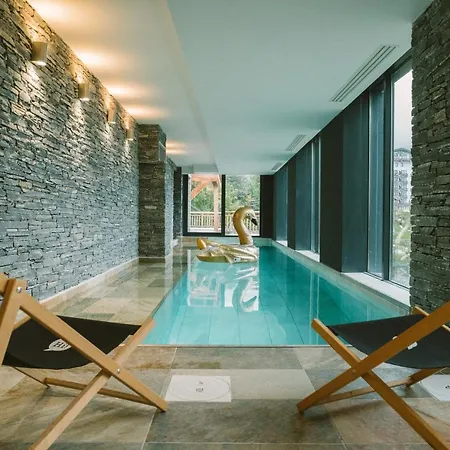 Chalet 360° - Ski In, Ski Out Chalet Courchevel