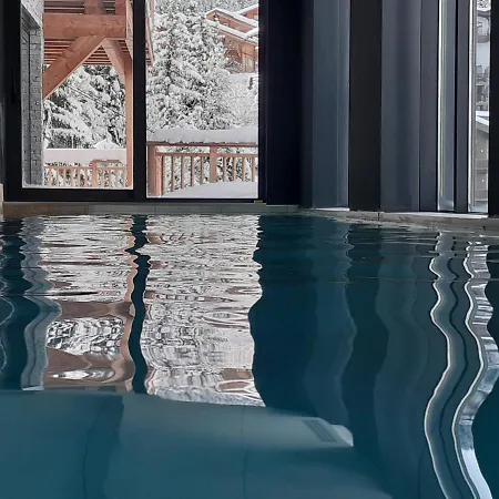 Chalet 360° - Ski In, Ski Out Chalet *