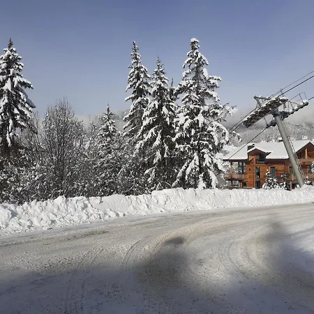 Chalet 360° - Ski In, Ski Out Chalet