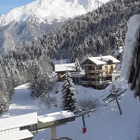 Chalet 360° - Ski In, Ski Out Chalet Courchevel